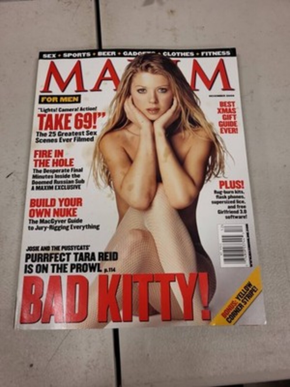 Maxim Magazine December 2000 Issue Tara Reid Cover Collectible Adult Men's